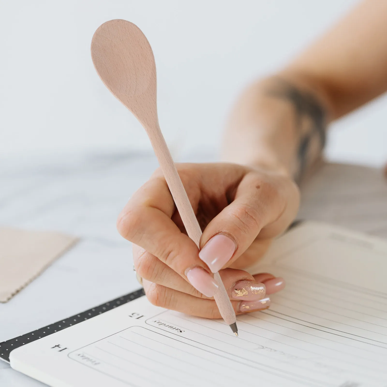 

2Pcs Ballpoint Pen Wooden Spoon Shape Portable Novelty Fine Point Writing Tool Cute School Stationery Pen for Teachers Students