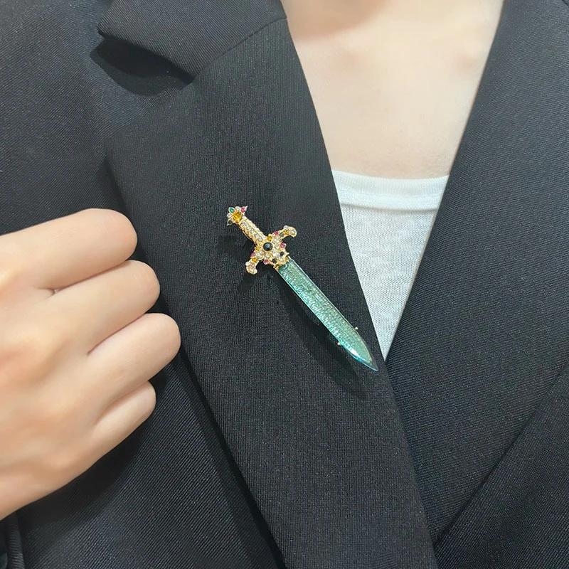 Cross border new green sparkling diamond sword brooch, crown bow imitation amethyst pendant brooch accessory