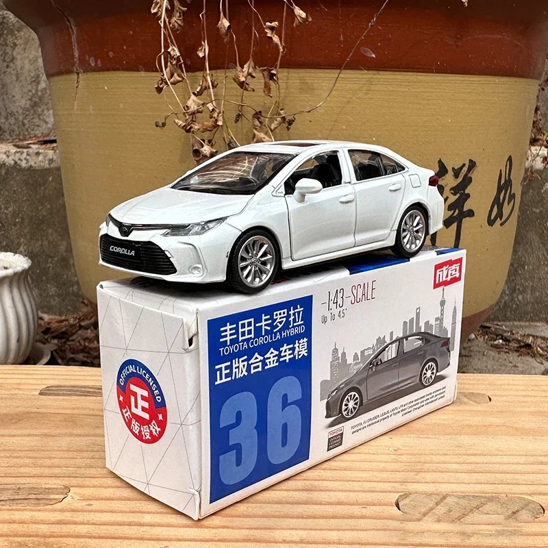 

Автомобиль Corolla из сплава 1:43, литье под давлением и игрушечный транспорт, модель автомобиля, миниатюрная масштабная модель автомобиля для детей