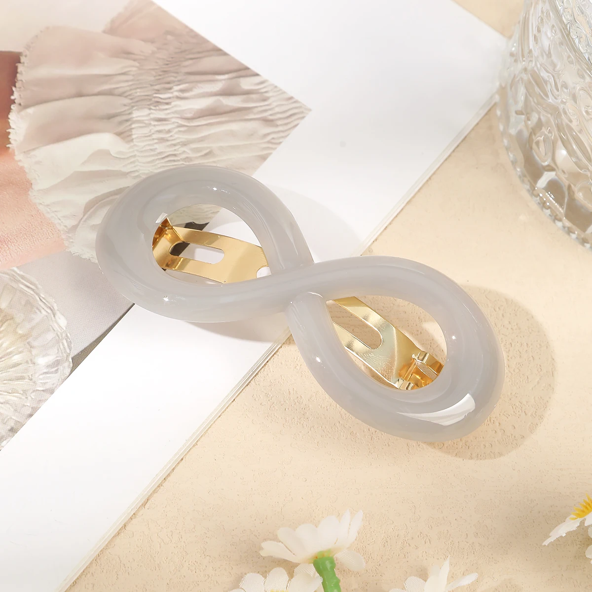 AWAYTR 8-shaped Amber Hairpins Retro Plastic Headwear Romantic Hair Accessories Girl Side Bangs Clip Sweet Hair Clips