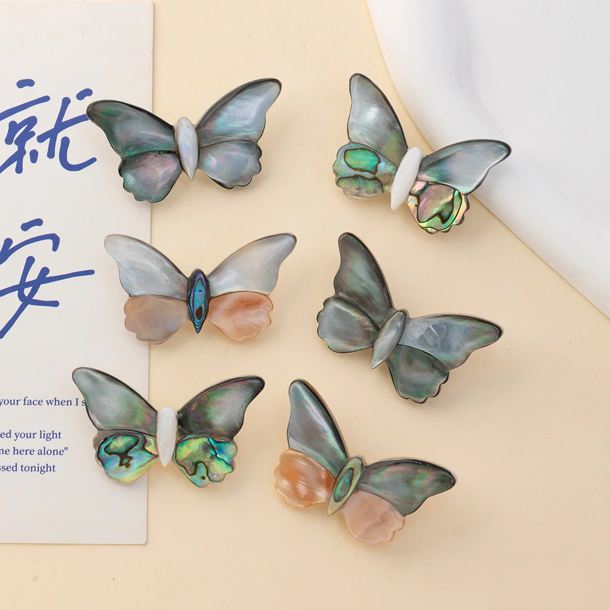 

Fashion Jewelry Brooches Natural Abalone Shell Butterfly-Shaped Brooch Pendant For Coat Skirt Decoration Accessories 45x25mm