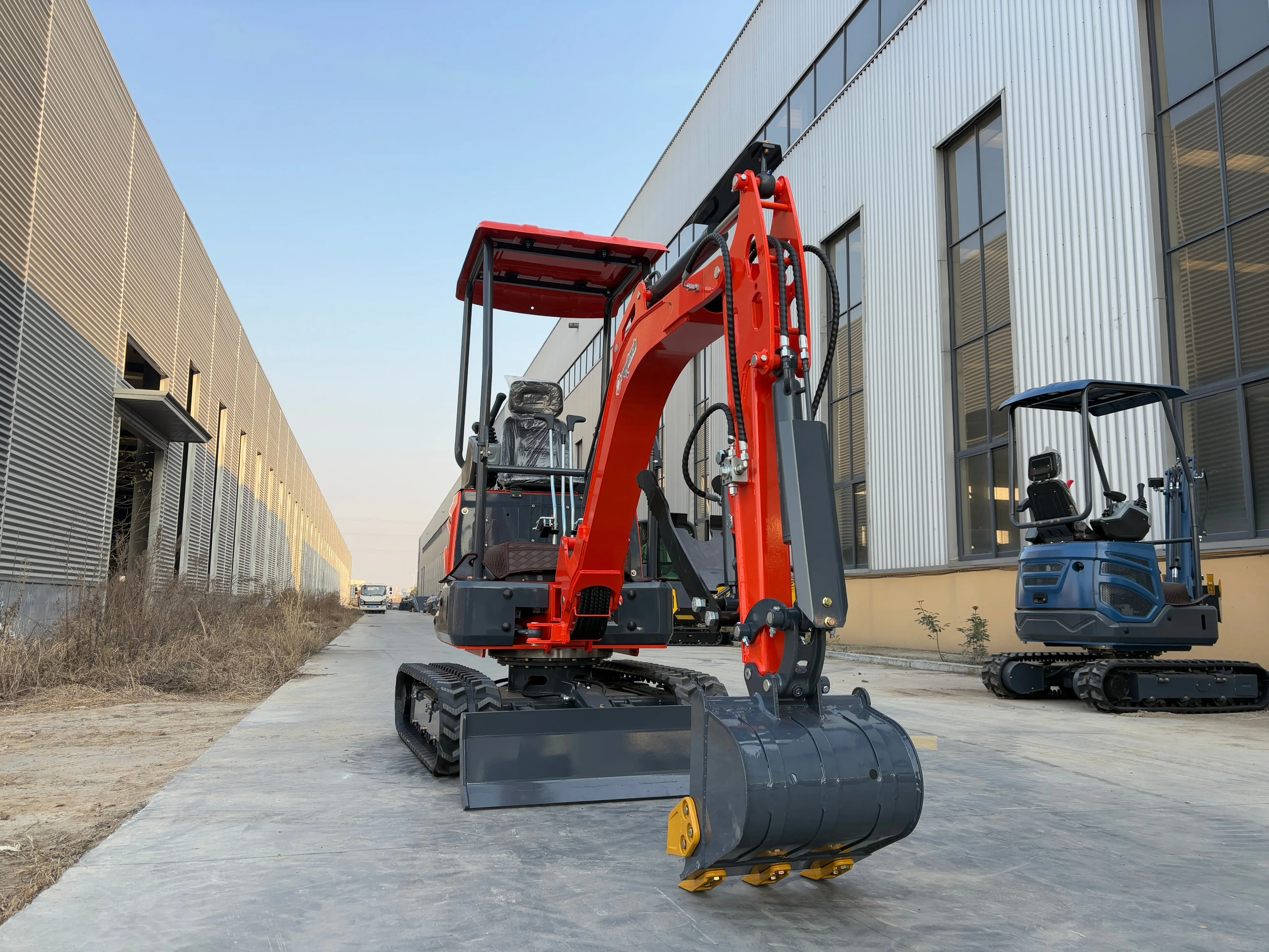 

Небольшой экскаватор OMI T18 по индивидуальному заказу с высокоэффективной гидравлической системой поворотного рычага для использования на ферме