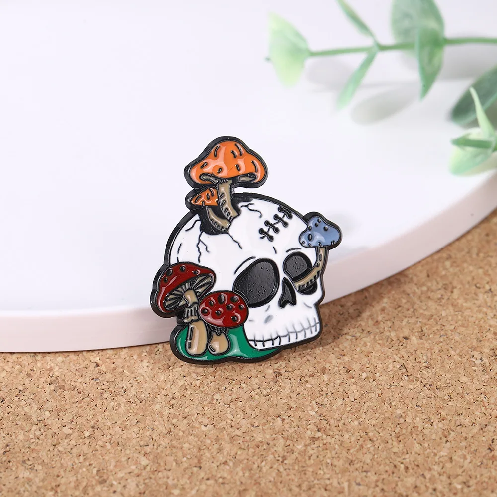 Gothic Punk Skull Brooch Horror Skeleton Mushroom Enamel Pin Eye Colored Lapel Pins Badge for Backpack Decorative Festival Gift