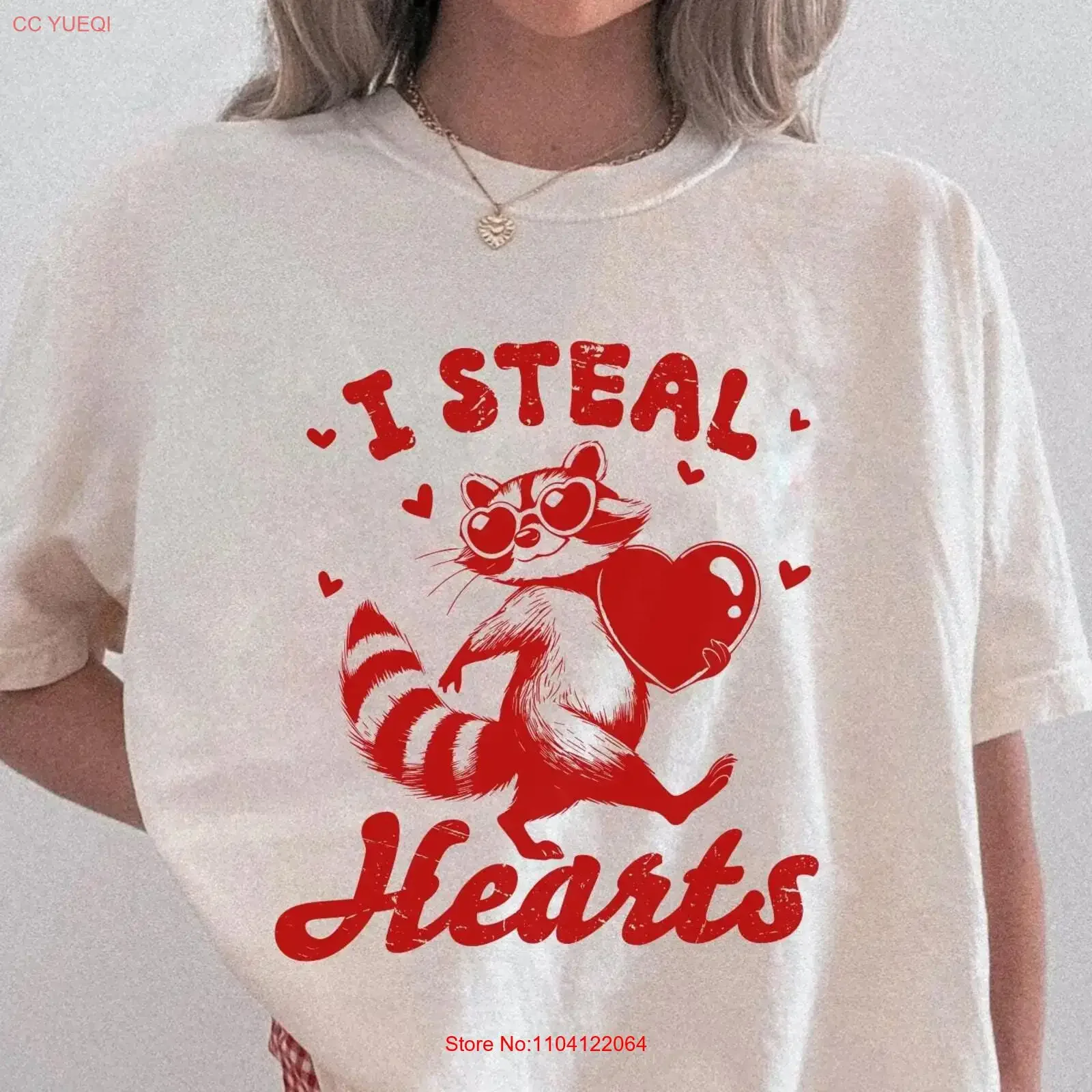 تي شيرت مضحك I Steal Hearts Valentine Raccoon تي شيرت رومانسي لعيد الحب بتصميم عتيق قابل للتنفس