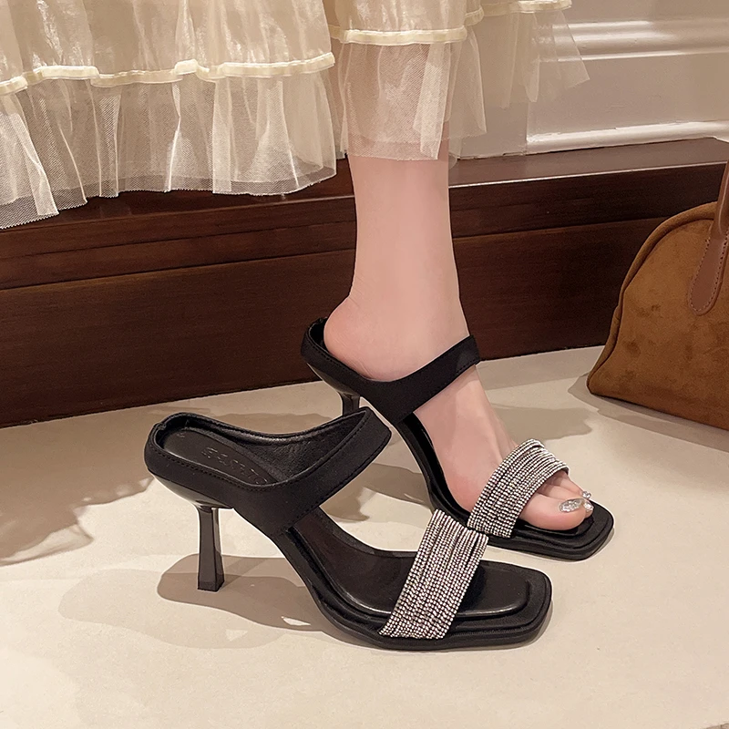 خنجر النعال صيف جديد رئيس مربع المفتوحة تو بريق رقيقة حزام مجموعة القدم المضادة للانزلاق مقاومة للاهتراء عالية الكعب #5