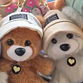 Bonito dos desenhos animados vestir chapéu urso boneca de pelúcia chaveiro pingente mochila enforcamentos decoração presente