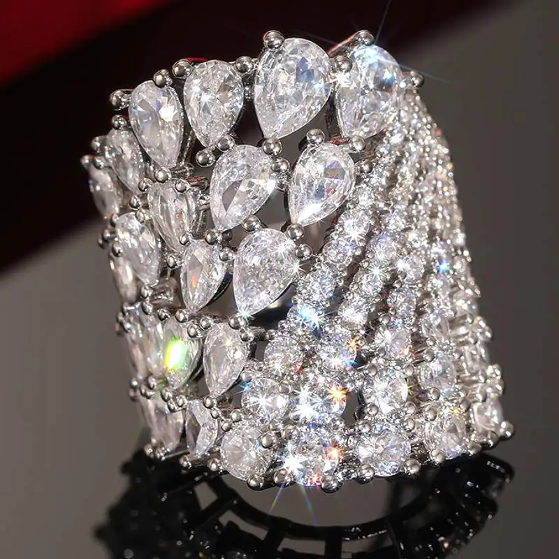 Huitan Luxuriöser geometrischer Damenring voller funkelnder runder/perlenförmigen CZ-Steine, Party-Accessoires, trendiger, edler, schicker Hochzeitsschmuck, Geschenk für Damen
