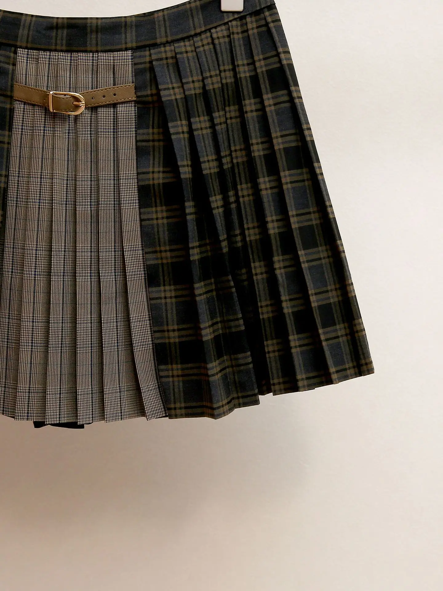 

Fall/Winter Women High Waist Plaid Contrast Spliced A-line Pleated Mini Skirt Loose Elegant Fashion Half Skirt