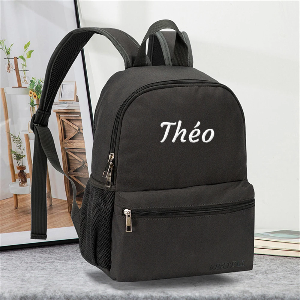 Mochila de tela Oxford bordada con nombre para hombre y mujer, bolso sencillo de Color caramelo, suave y ligero, personalizado, 30cm