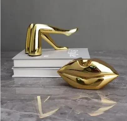 

Golden Lips/leg Statue Gilded Artwork Ornaments Desktop Resin Figurines Human Body Sculpture Home Decoration Accessories Modern