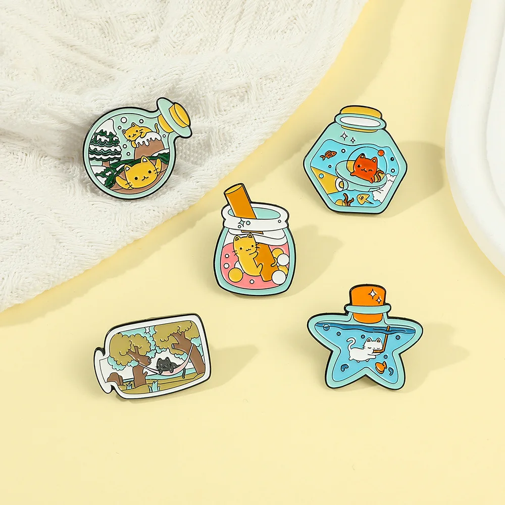 Kitten Dream Life Brooch, Lapel Pin, Cute Cartoon Animal, Gift for Kids and Friends, Cat Wish Bottle