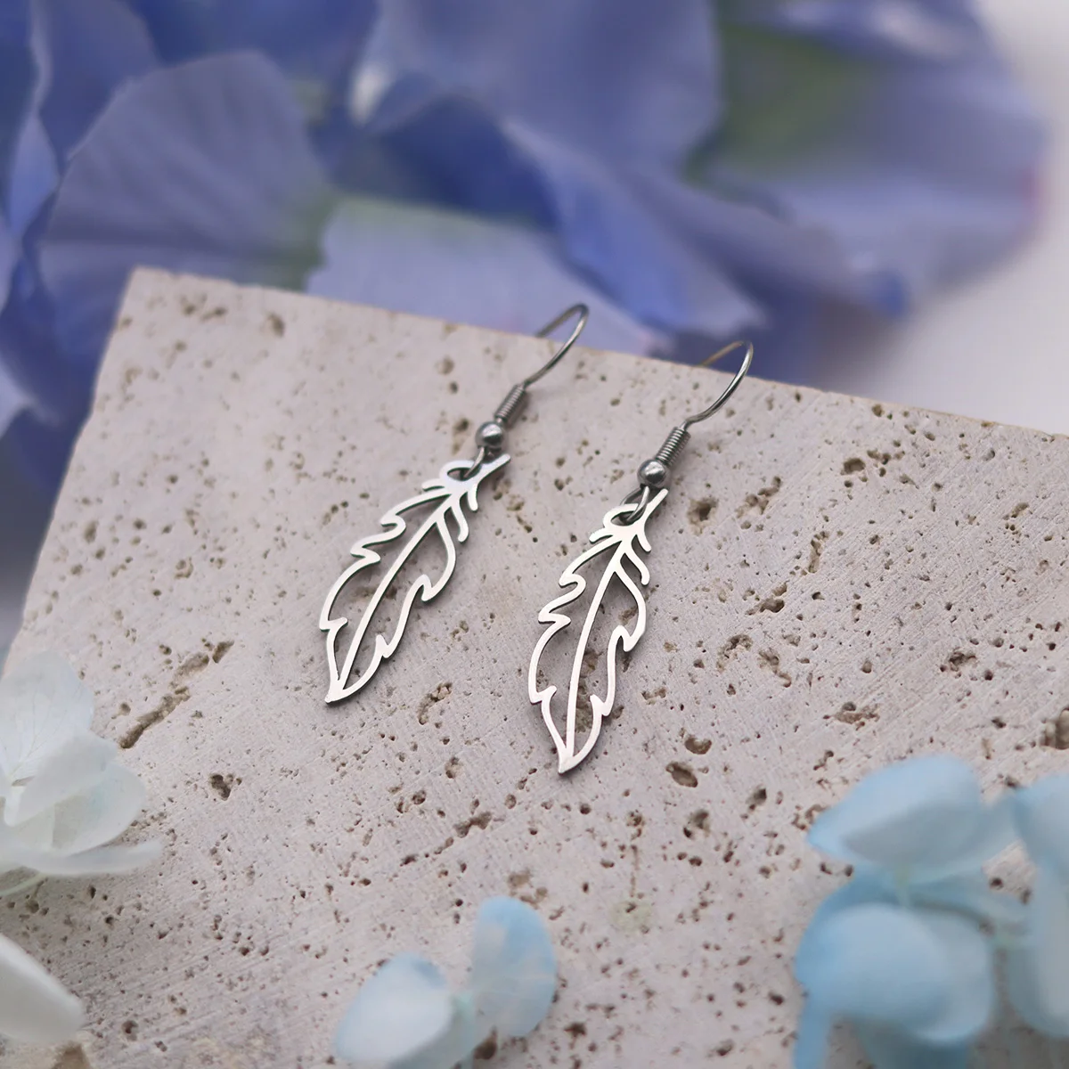 Todorova الإبداعية الفن خط الفولاذ المقاوم للصدأ ريشة ليف أقراط للنساء الرجال المعلقات هدايا أقراط مجوهرات