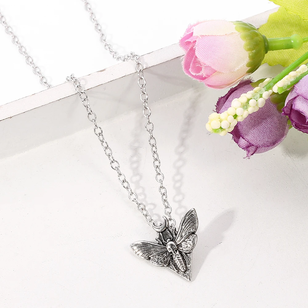 Retro Moth Necklace - Exquisite Charm Small Animal Pendant Jewelry Daily Commute Accessory