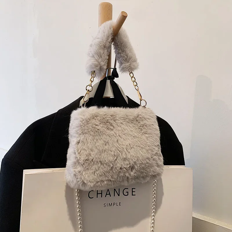 New Fashion Plush Bag Women Casual Faux Fur Pearl Chain Mini Handbag Ladies Designer Simple Fluffy Crossbody Bag Winter Purse