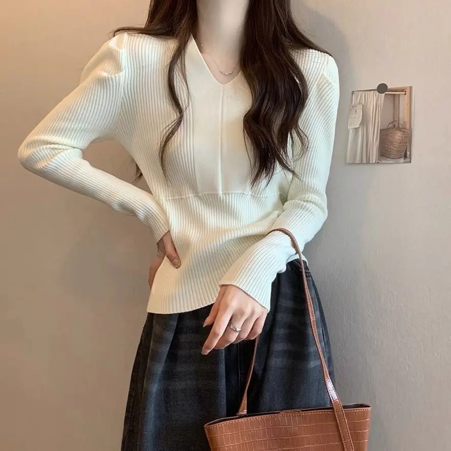 

Autumn and Winter Temperament V-neck Puff Sleeves Slim and Waist-hugging Short Knitted Base Sweater and Short Top