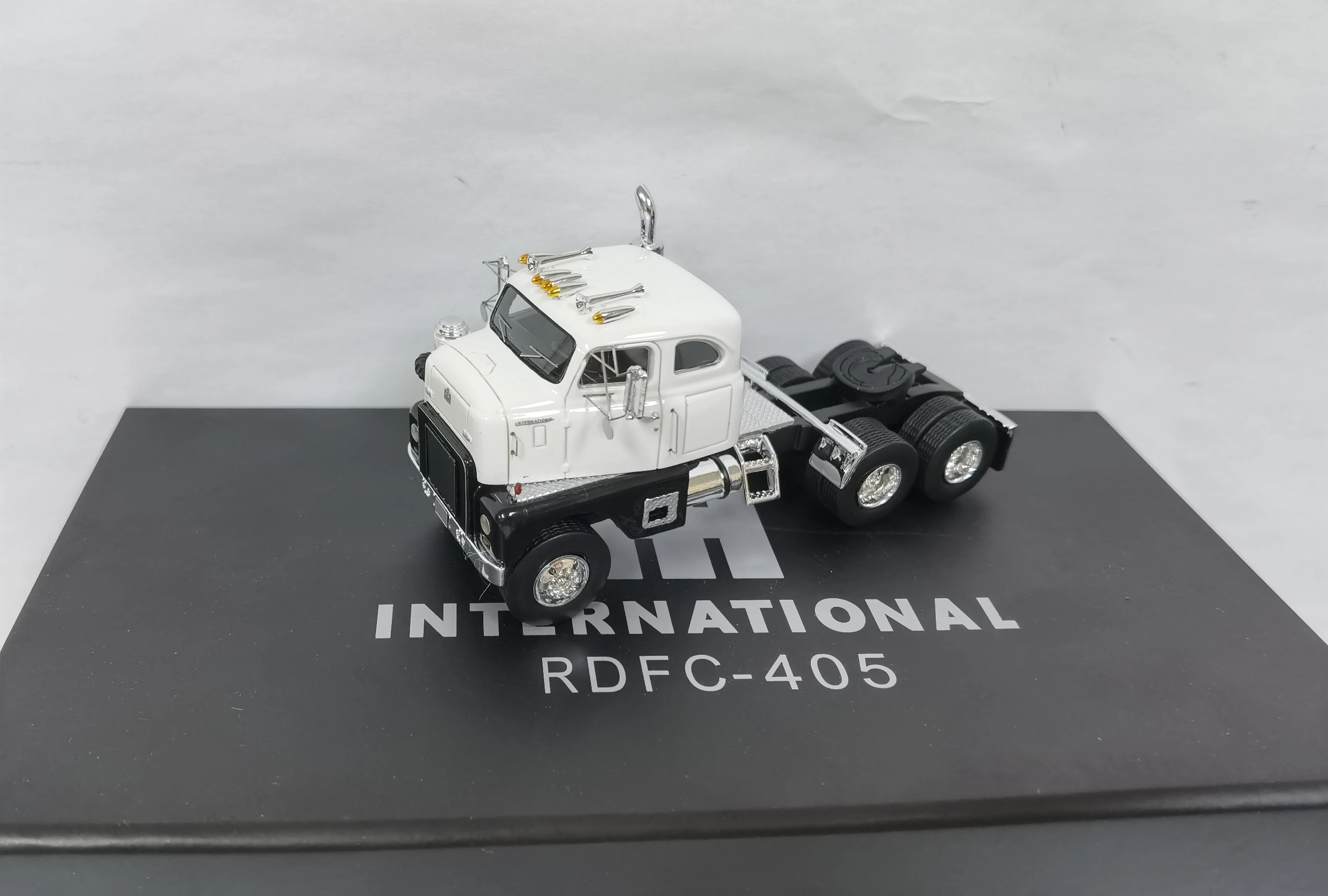 RARE-Top Shelf 1/64 High Quality Resin International RDFC405 Tractor White