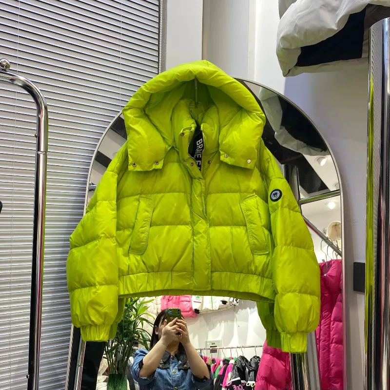 Kurze einfarbige Daunenjacke für Damen, Winter, neuer High-End-Außenstil, warme weiße Entendaunen, lose Jacke, trendige Marke für Studenten