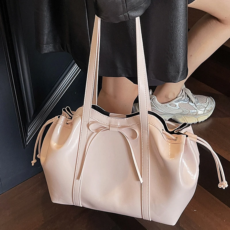 

Высококачественная женская сумка большой вместимости для подмышек, новинка 2025, модные пригородные сумки на плечо, универсальные сумки-тоут для отдыха