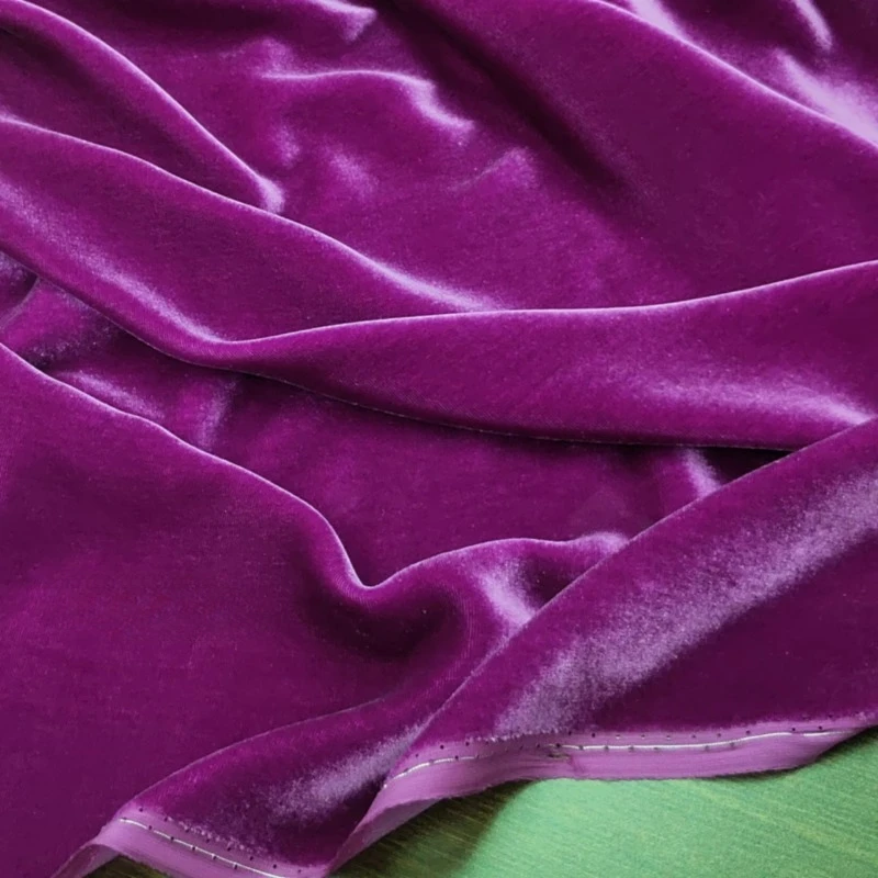 Рисунок 4 - Фиолетовая бархатная ткань шириной 140 см
