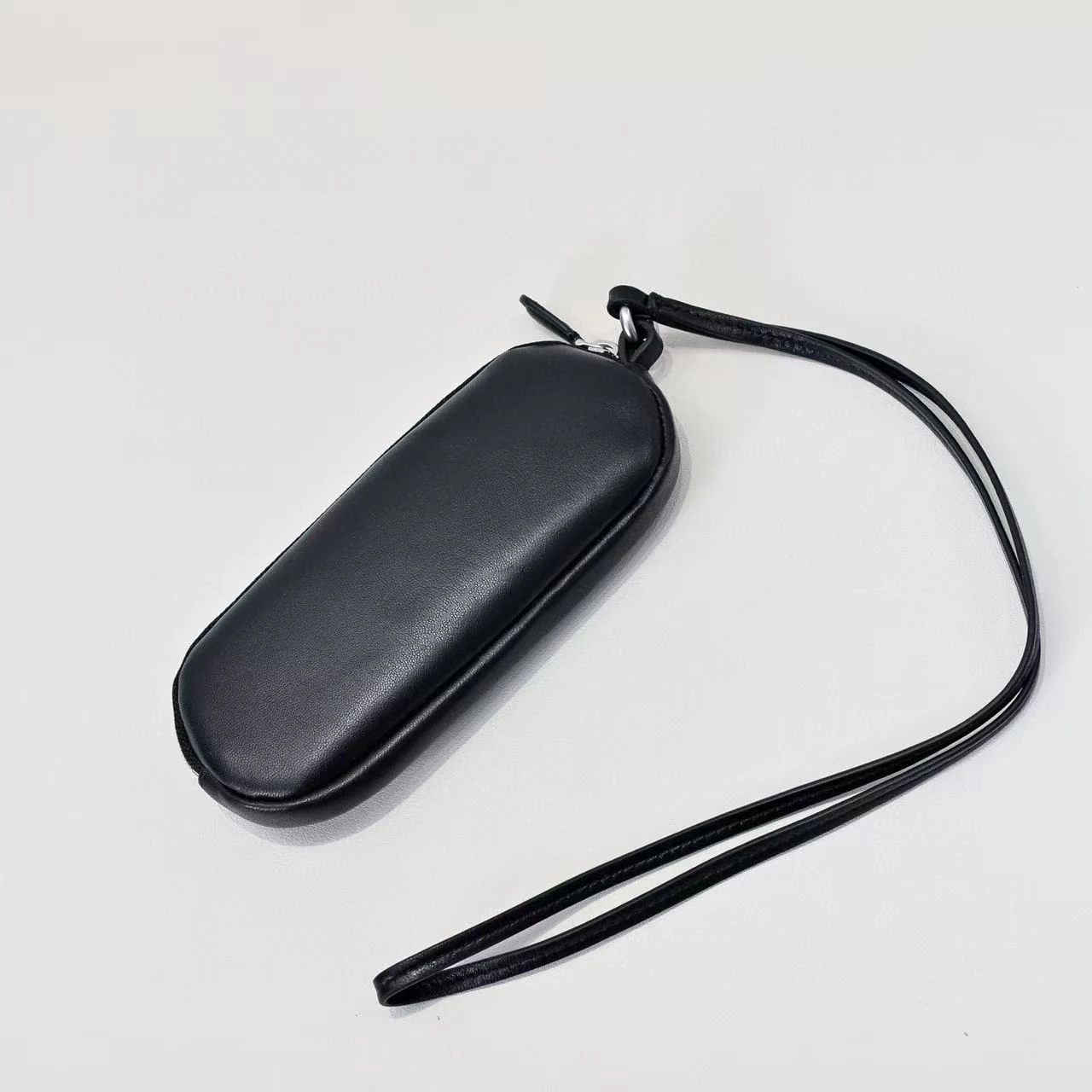 

Black Sheepskin Glasses Bag Simple Lightweight Neck Hanging Sunglasses Case For Women Men Commute