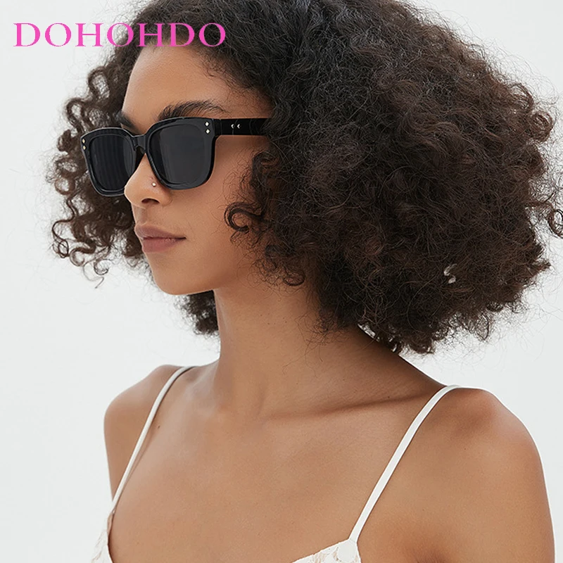 

Vintage New Fashion Square Sunglasses Women Men Driving Shades Classic Brand Design Retro Rivet Square Sun Glasses Female UV400