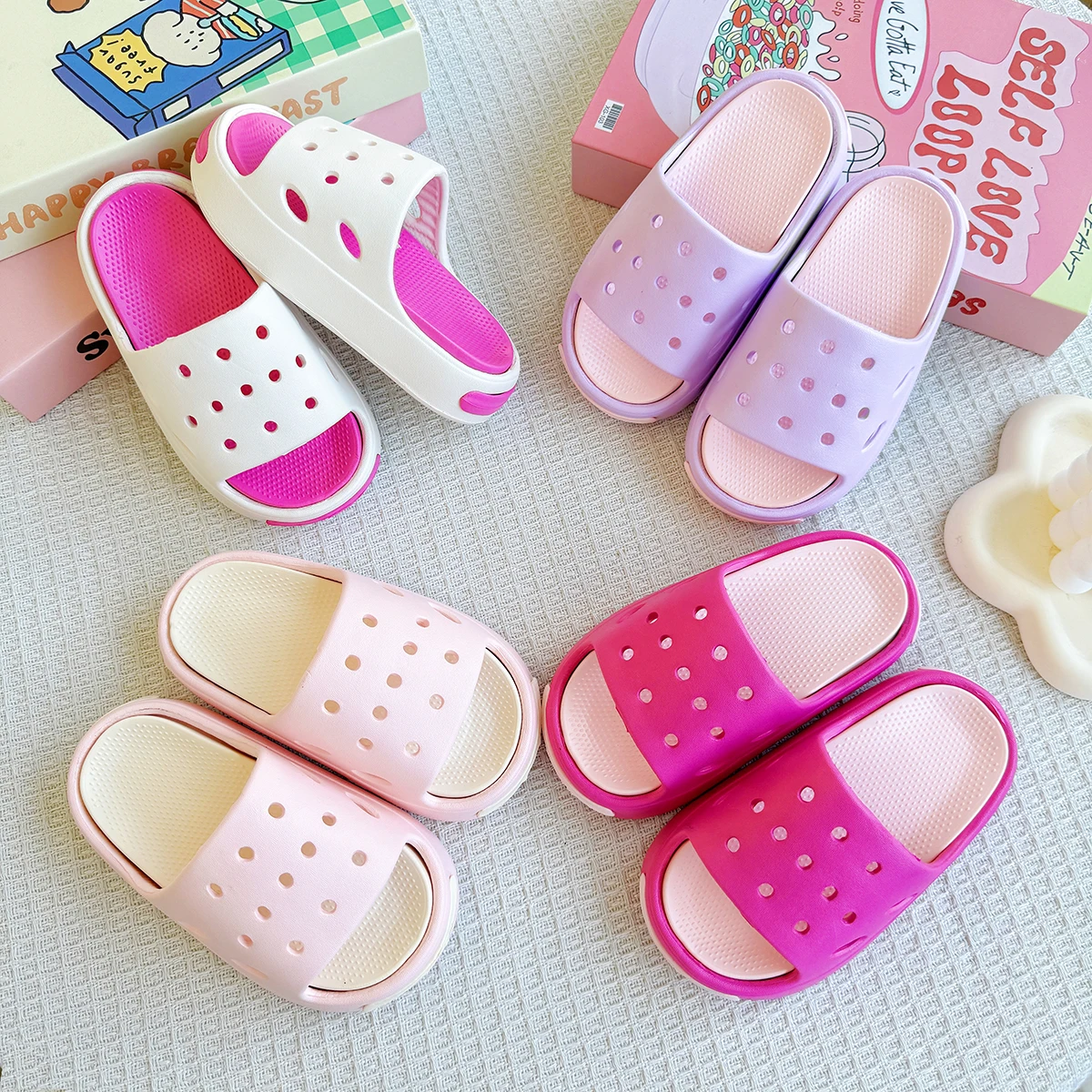 

New Trendy Cartoon-Style Slip-On Shoes Versatile for Girls Eva Slippers Fashionable Dual-Color Soft-Soled Non-Slip Sandals 831