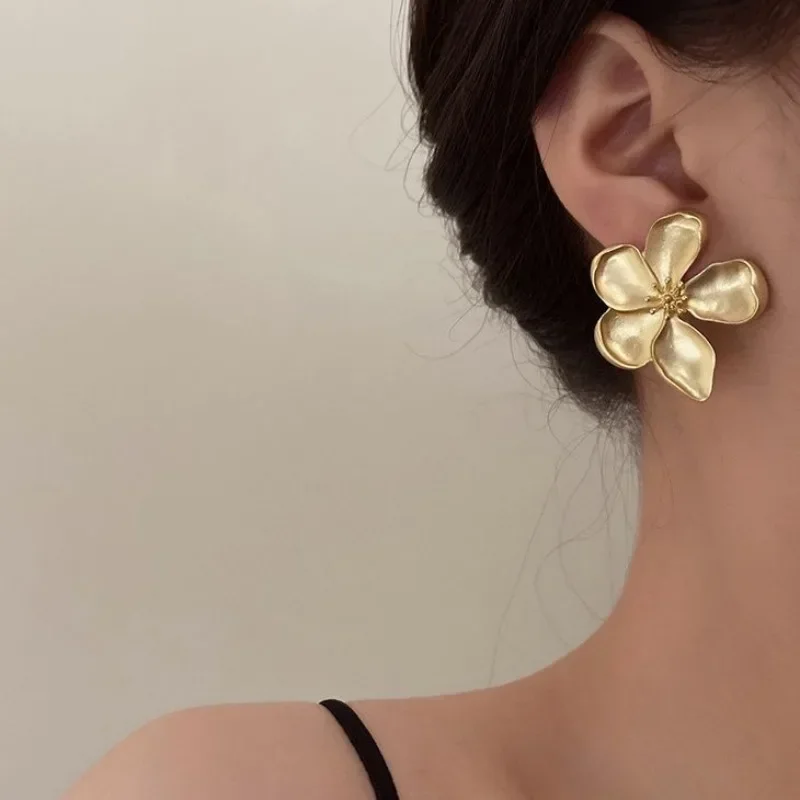 1 Pair Gold Color Matte Texture Metal Flower Retro Earrings for Women Girls Fashion Party Jewelry Gifts Beautiful Floral Earring