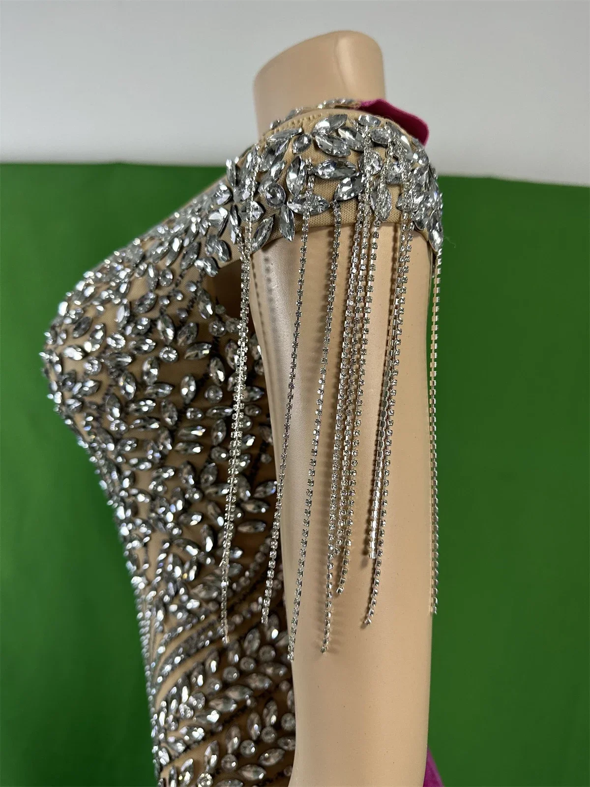 Błyszcząca pełna Rhinestone różowa czerwona damska błyszcząca aksamitna sukienka łańcuszek do wiercenia urodziny królowej występ na scenie kostium królowej