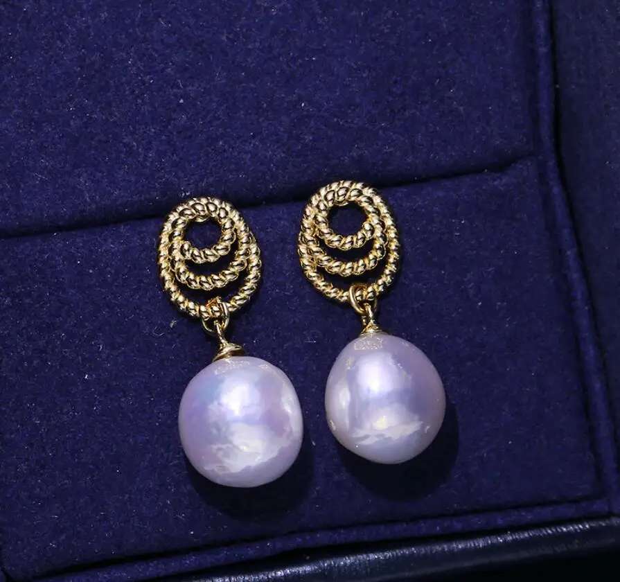

Elegant Pair of South Sea 11-12mm White Baroque Pearl Dangle Earring 925s