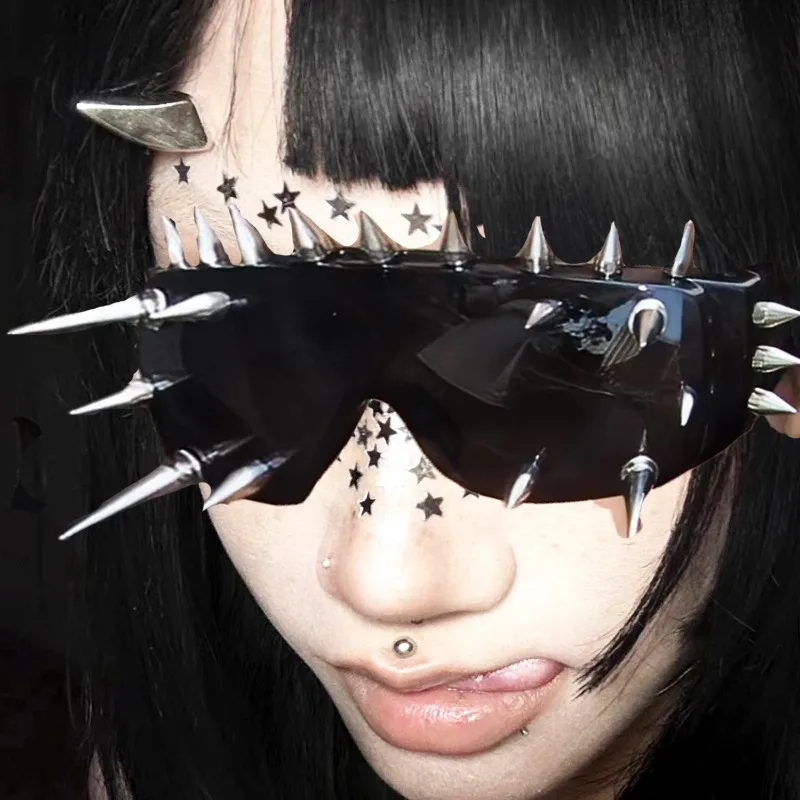 

Готические солнцезащитные очки с металлическими заклепками, роскошные брендовые дизайнерские солнцезащитные очки, трендовые вечерние очки в стиле стимпанк, панк, уличный стиль для мужчин и женщин