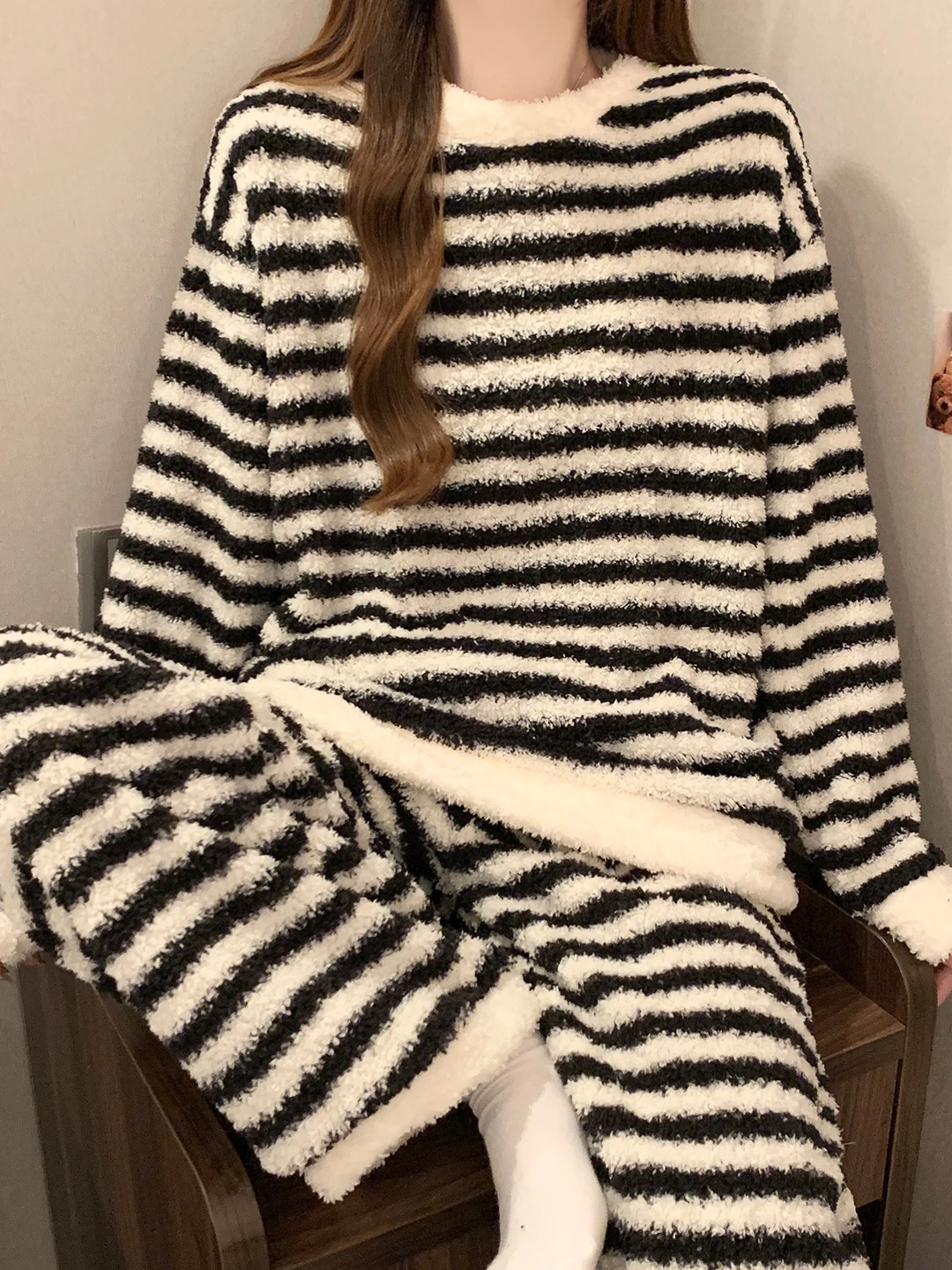 

Women's Coral Fleece Sleepwear Long Sleeve Thickened Home Clothes Set Half Velvet Warmth Autumn Winter Leisure Style Outwear