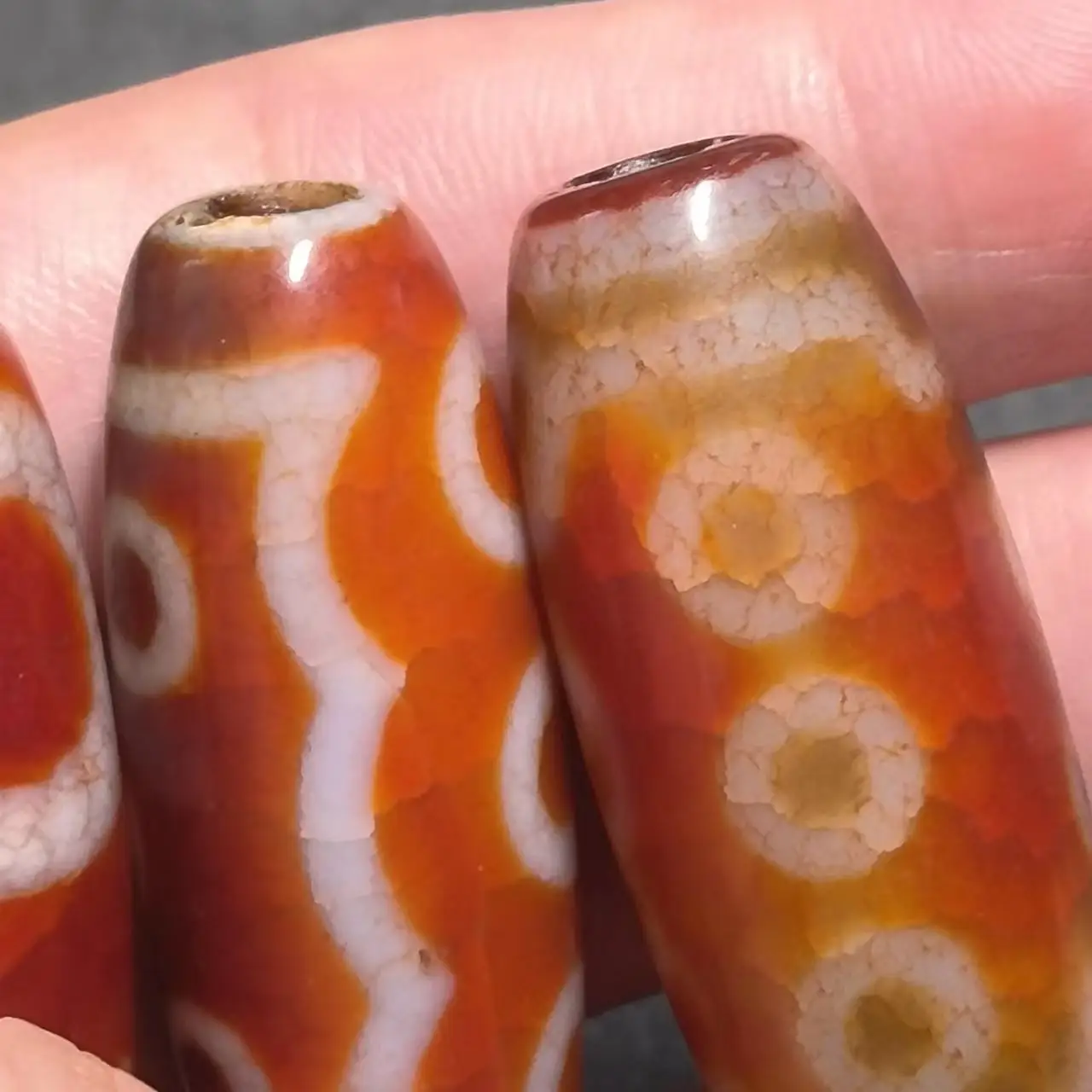 1pcs/lot pure natural old agate dzi Typical macropore red vicissitudes of life accessories precious jewelry amulet folk-custom