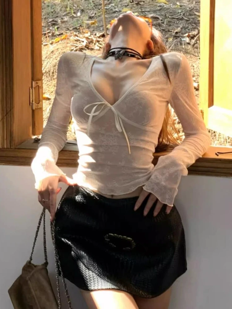 Top corto in pizzo da donna sexy casual 2025 manica lunga moda coreana Y2k vestiti slim scollo a V corsetto top donna streetwear camicette