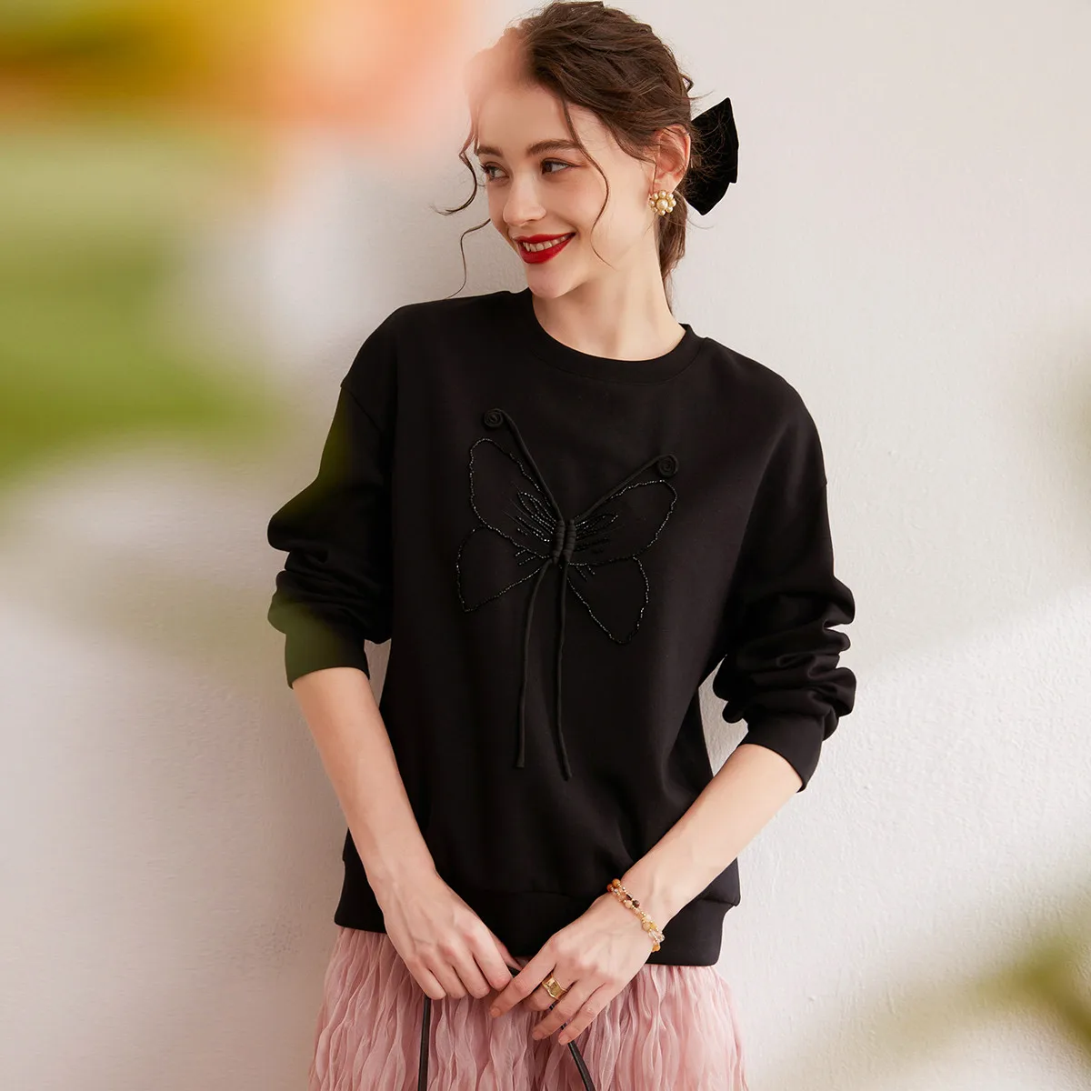 LOUIS YAO 2025 Three-dimensional Embroidery Combined with Handmade Knot Decoration Round Neck Long Sleeved Women's Hoodie