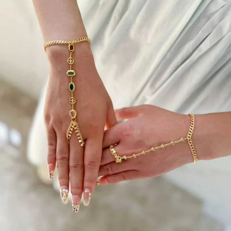 

Elegant European Style Metal Bracelet for Women with Triangular Rhinestones Integrated Finger Chain Fashion Jewelry Luxury Daily