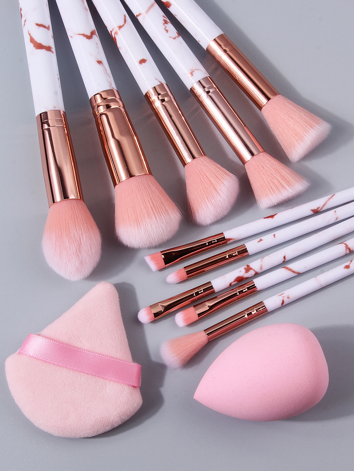 10PCS Beginner Makeup Brush Set: Loose powder, blush brush, eyeshadow brush +2 PCS makeup sponges, portable for daily makeup