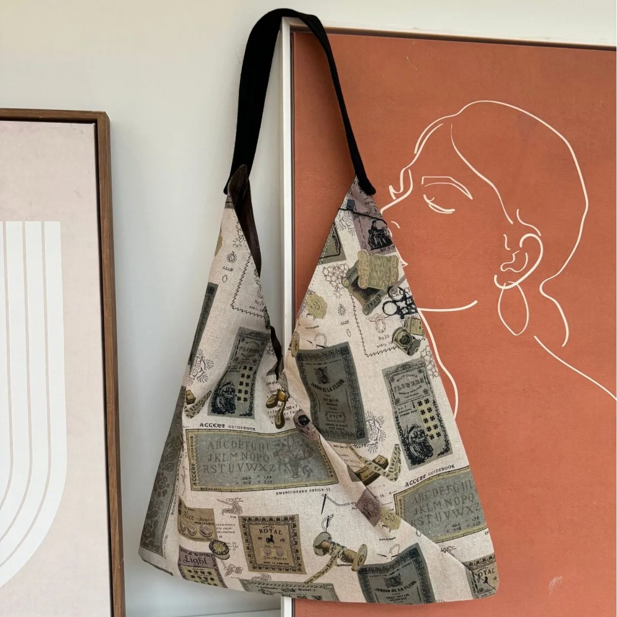 Retro Large Capacity Canvas Tote Bag Women's Handbag for Commuting And Class Stylish Artistic Style Magnetic Buckle Closure