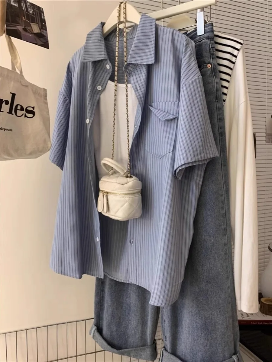 Letnia kolekcja 2025: Luźna odzież damska, sweter w paski, japoński styl, modna marka dla par, casualowy sweter.