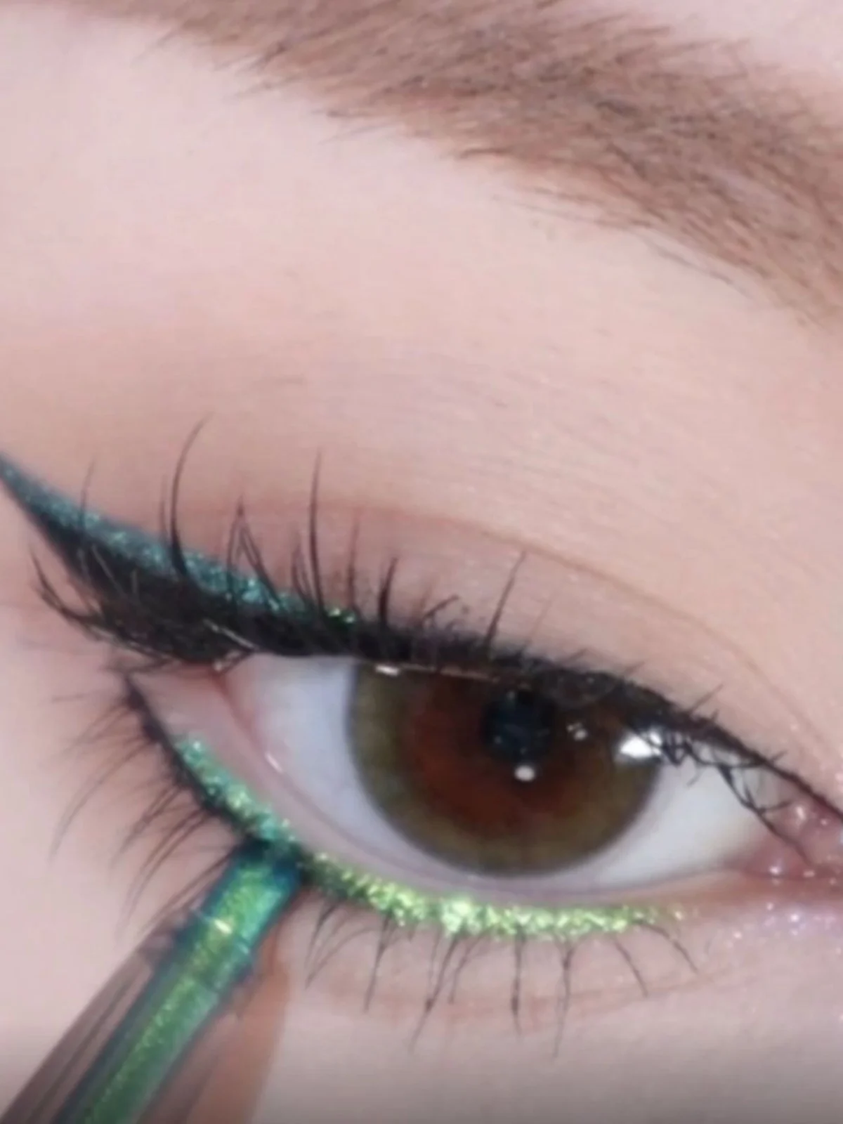 Sweetmint Chameleon Kleurrijke Eyeliner Pen Shifting Dragon Fonkelende Paarse Oogschaduw Stick 2-in-1 Zijde Worm Eyeliner Pen