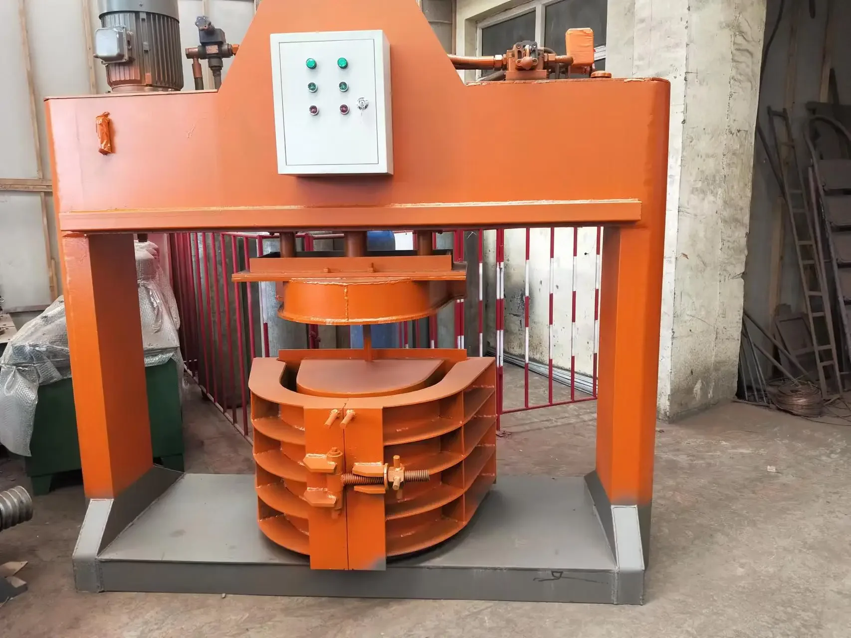 U-shaped Drainage Pipe, Sewage Diversion Pipe Manufacturing Machine