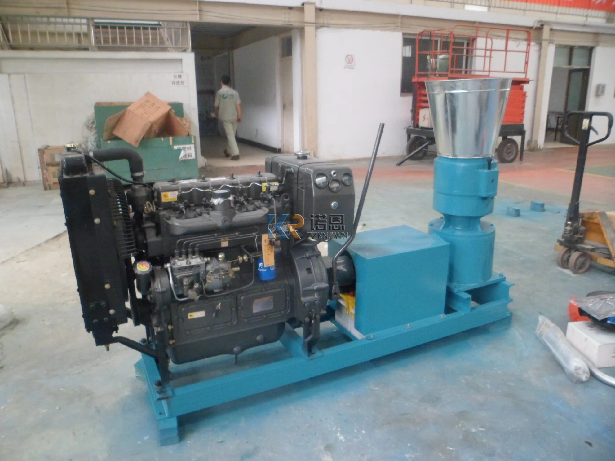 Machine de traitement de rajeunissement de volaille diesel automatique, broyeur de pellets jetables pour porcs, bovins de cheval, animaux