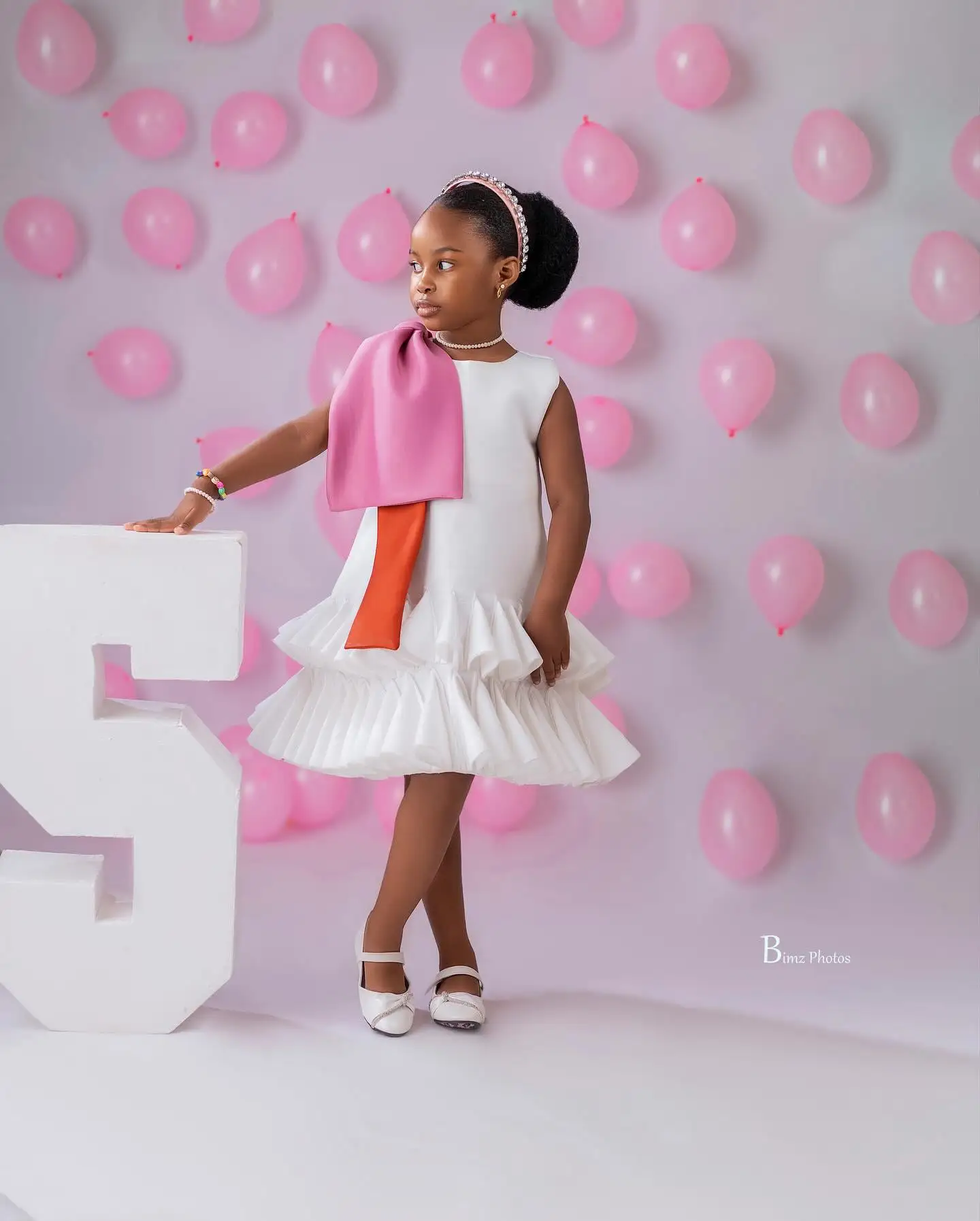 カスタマイズされた白いフラワーガールドレス 結婚式用 膝丈 プリンセス誕生日パーティードレス