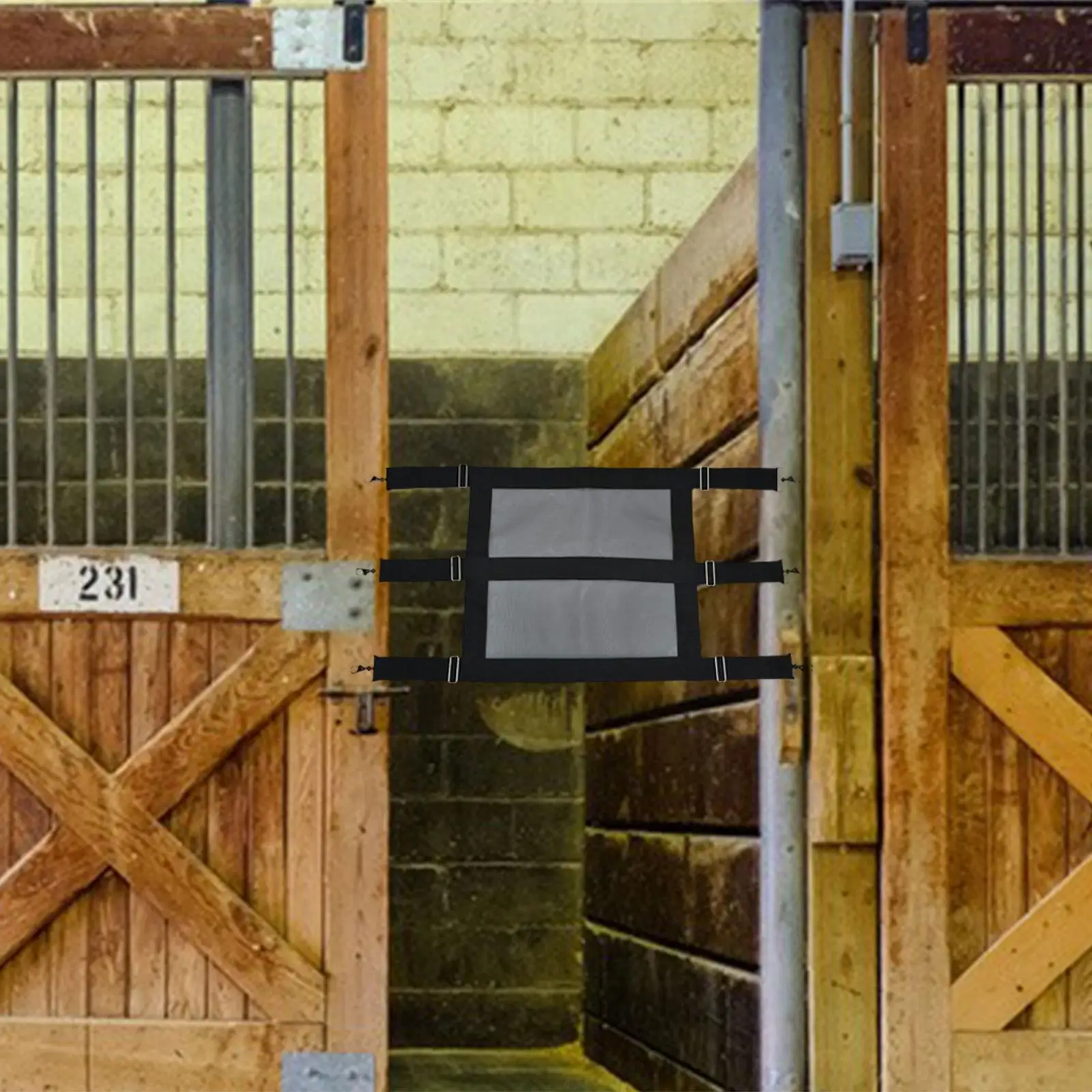 Horse Aisle Stall Guard การ์ดทางเดินสําหรับม้าตาข่ายพร้อมตะขอแข็งแรงคลาสสิกสําหรับโรงนา