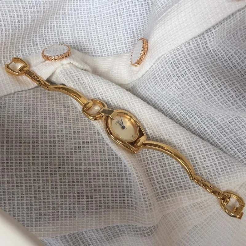 Women's watch retro niche ins fashion metal chain temperament versatile women's quartz bracelet creativity watch