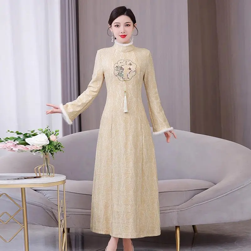 

2023 Autumn/Winter Chinese Style Improved Qipao Ethnic Style Lace Embroidered Elegant Long Dress Warm Women Cheongsam Z4167