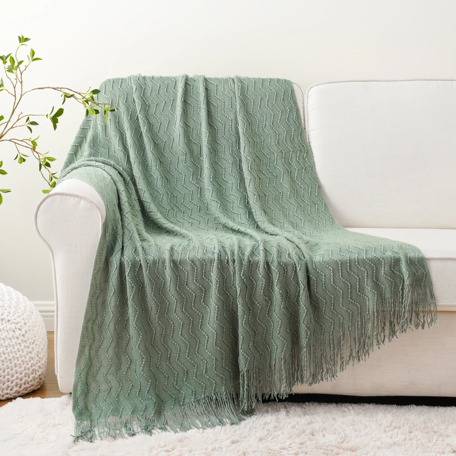 Exquisite, opulent faux fur throw blanket for luxurious comfort and timeless style. Elevate your space with decadent softness an