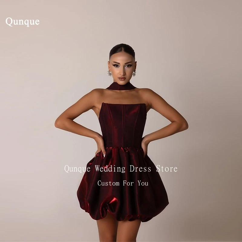Qunque 섹시한 버건디 A라인 미니 프롬 드레스 반짝이는 새틴 민소매 이브닝 드레스 레이스업 백 로브 드 칵테일 맞춤형