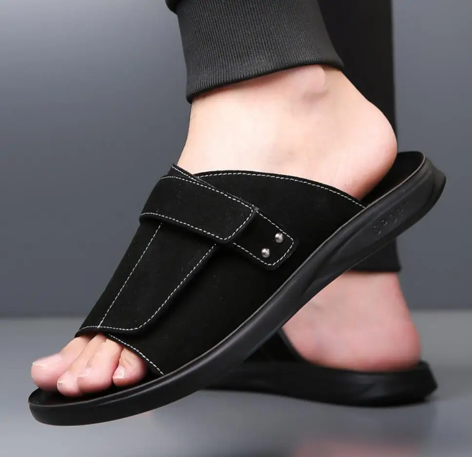 

Летние модные шлепанцы 2026: мужские комфортные повседневные туфли из замши, дышащие пляжные сандалии, уличные тапочки, размеры 38-48