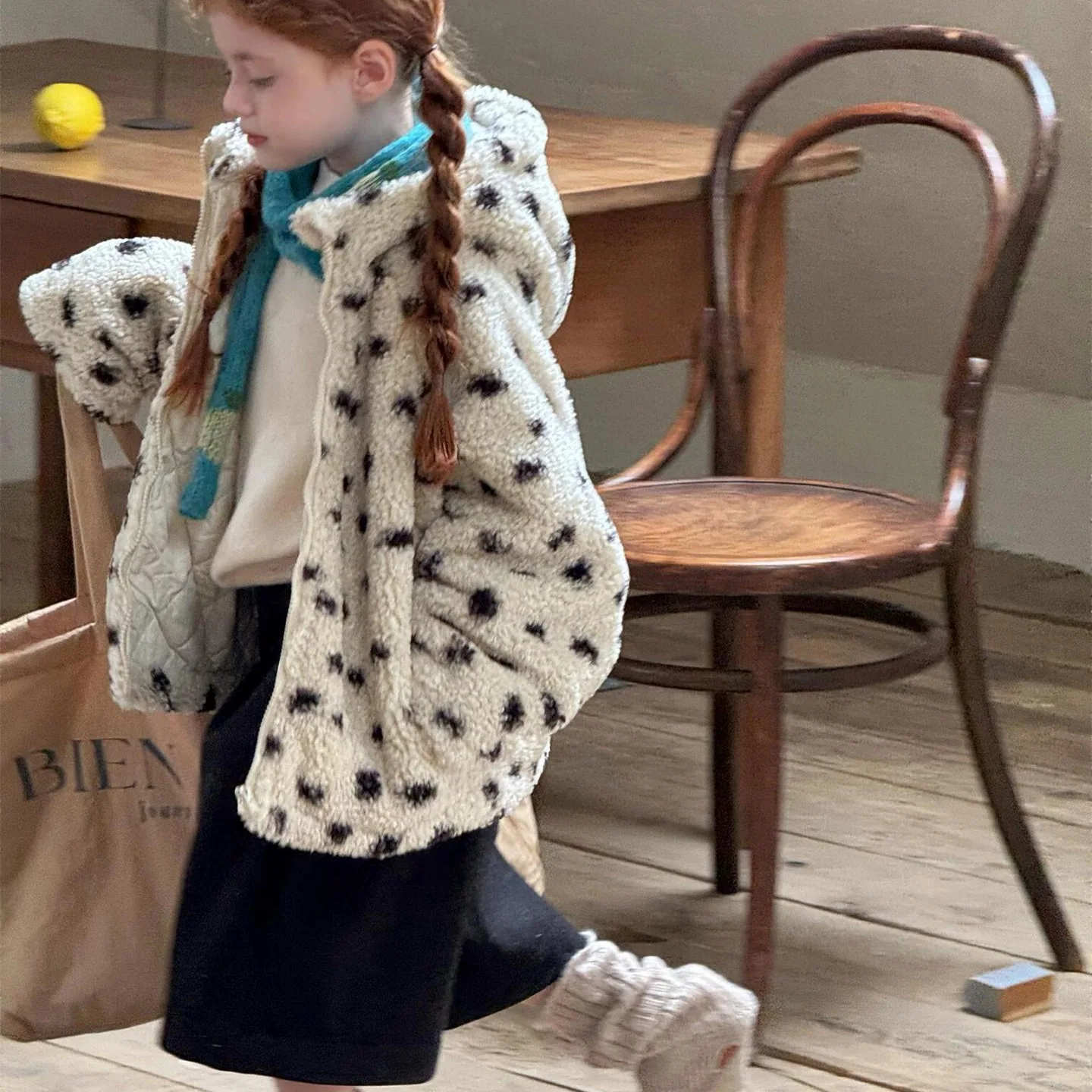 

Корейская модная универсальная детская одежда, новинка зимы 2025 года, пальто для девочек, шуба в горошек, утепленная теплая шуба