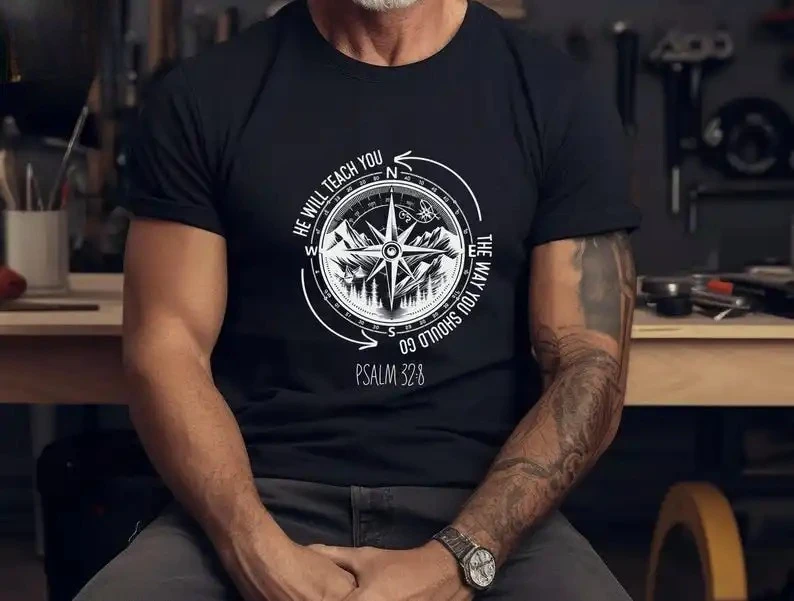 

Camisetas cristianas de Dios guía para hombres, regalo religioso para él, camiseta de moda para adolescentes con versículo bíbli